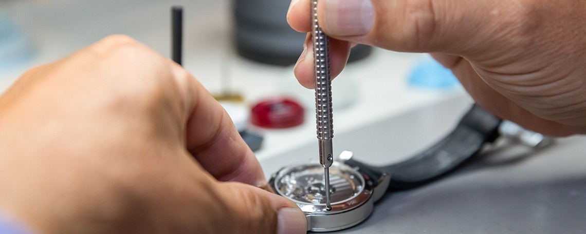 Stellenangebot Ausbildung Zum Uhrmacher M W D 2021 In Glashutte Bei Gerhard D Wempe Kg Jobportal Die ausbildung an der berufsfachschule für uhrmacher befähigt sie dazu, in voraussetzung für die aufnahme ist der hauptschulabschluss oder ein gleichwertiger bildungsabschluss. stellenangebot ausbildung zum uhrmacher